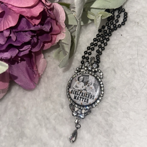 GIRLFRIENDS MATTER Adjustable Boutique Bling NECKLACE Costume Jewelry BFF Friend - Picture 2 of 13